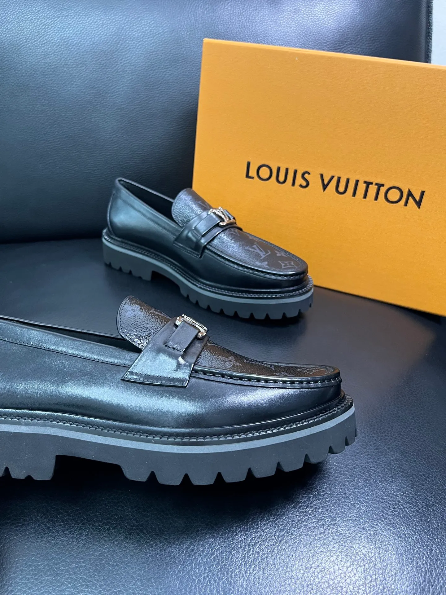 Men's shoes 💰780 Lv top purchasing Louis Vuitton leather shoes counter synchronization, uppers imported from Italy, imported water-dyed cowhide lining, soles: original soles specially provided by the original factory, original factory follow-up goods, high quality, welcome to compare, code number 38-44 (customized 45) 85842